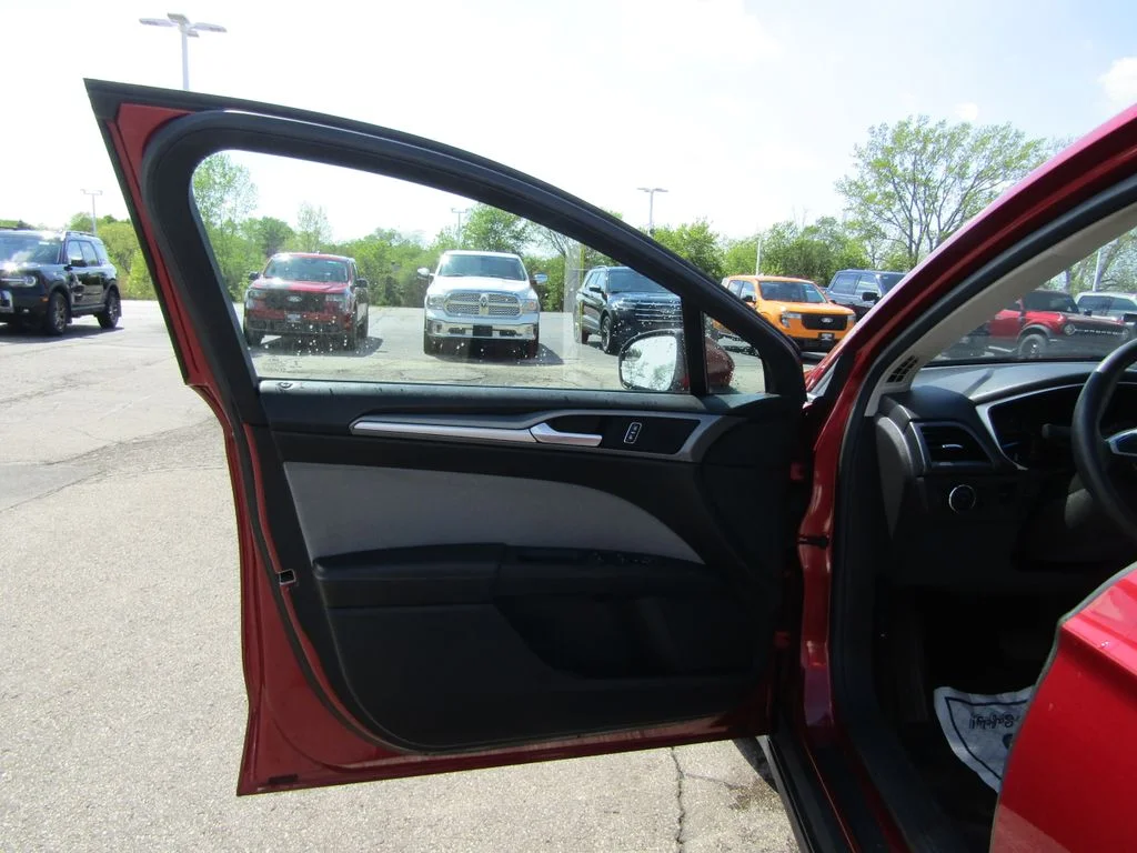Used 2014 Ruby Red Tinted Clearcoat Ford S image 18
