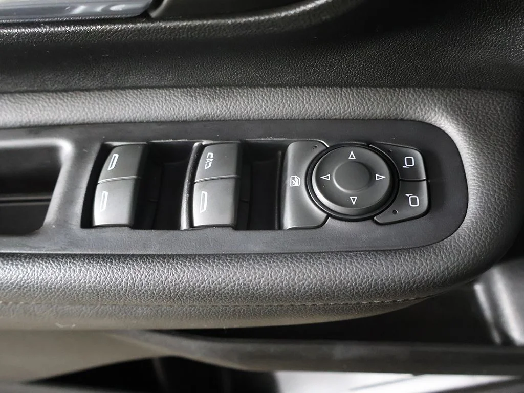 Used 2023 Silver GMC SLE image 35