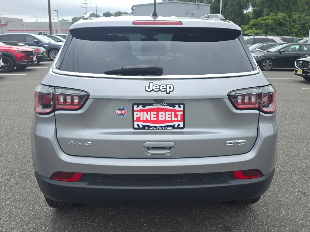 Used 2021 Billet Silver Metallic Clear Coat Jeep Latitude image 15