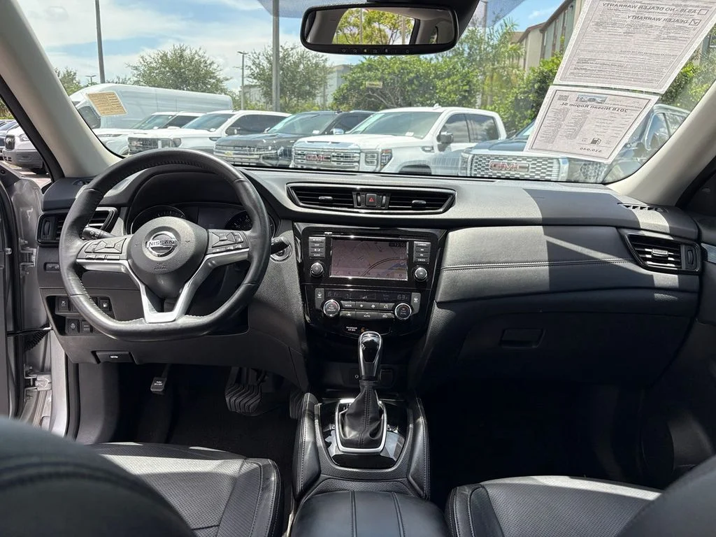 Used 2018 Silver Nissan SL image 21