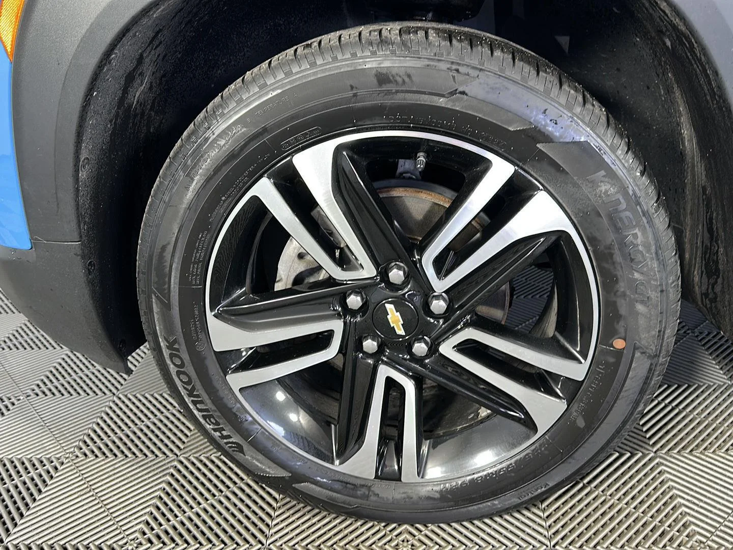 Used 2024 Fountain Blue Chevrolet LT image 5