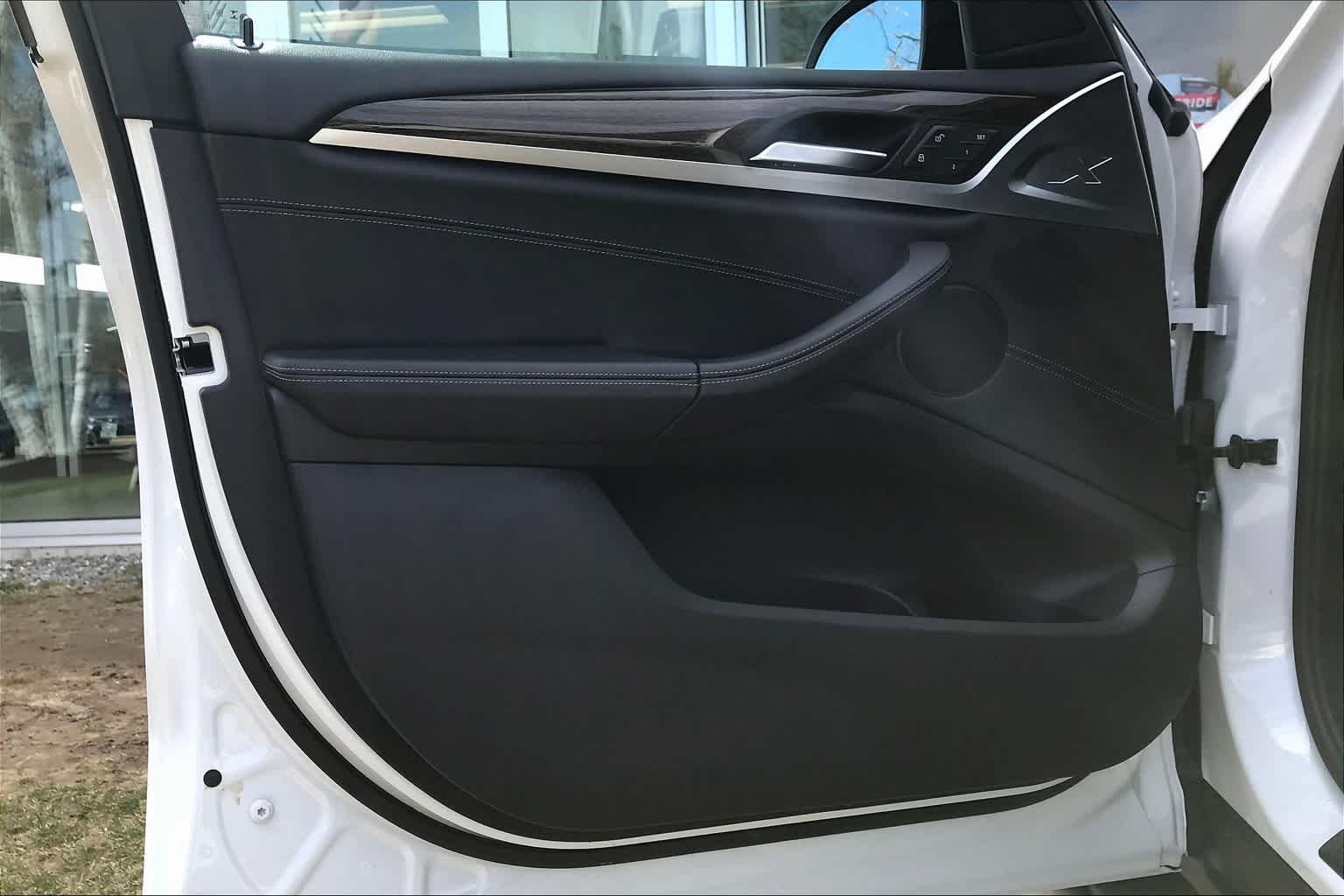 Used 2018 Mineral White Metallic BMW xDrive30i image 21