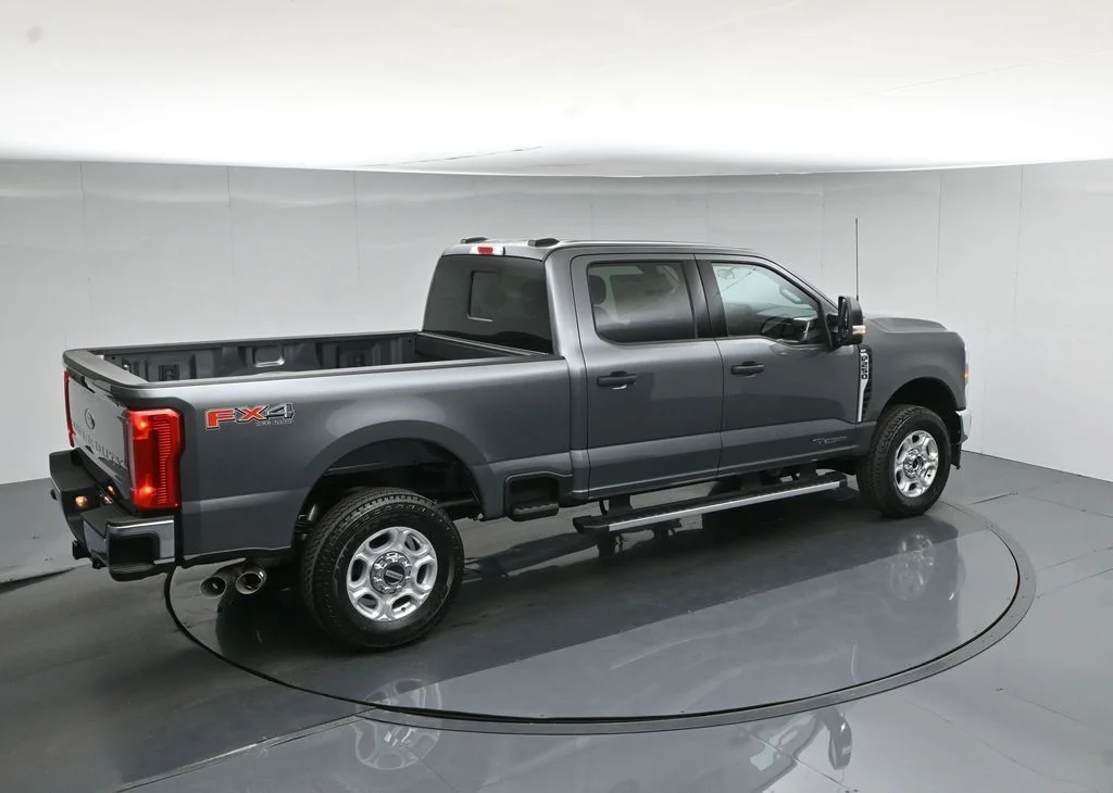 New 2026 Carbonized Gray Metallic Ford XLT image 39