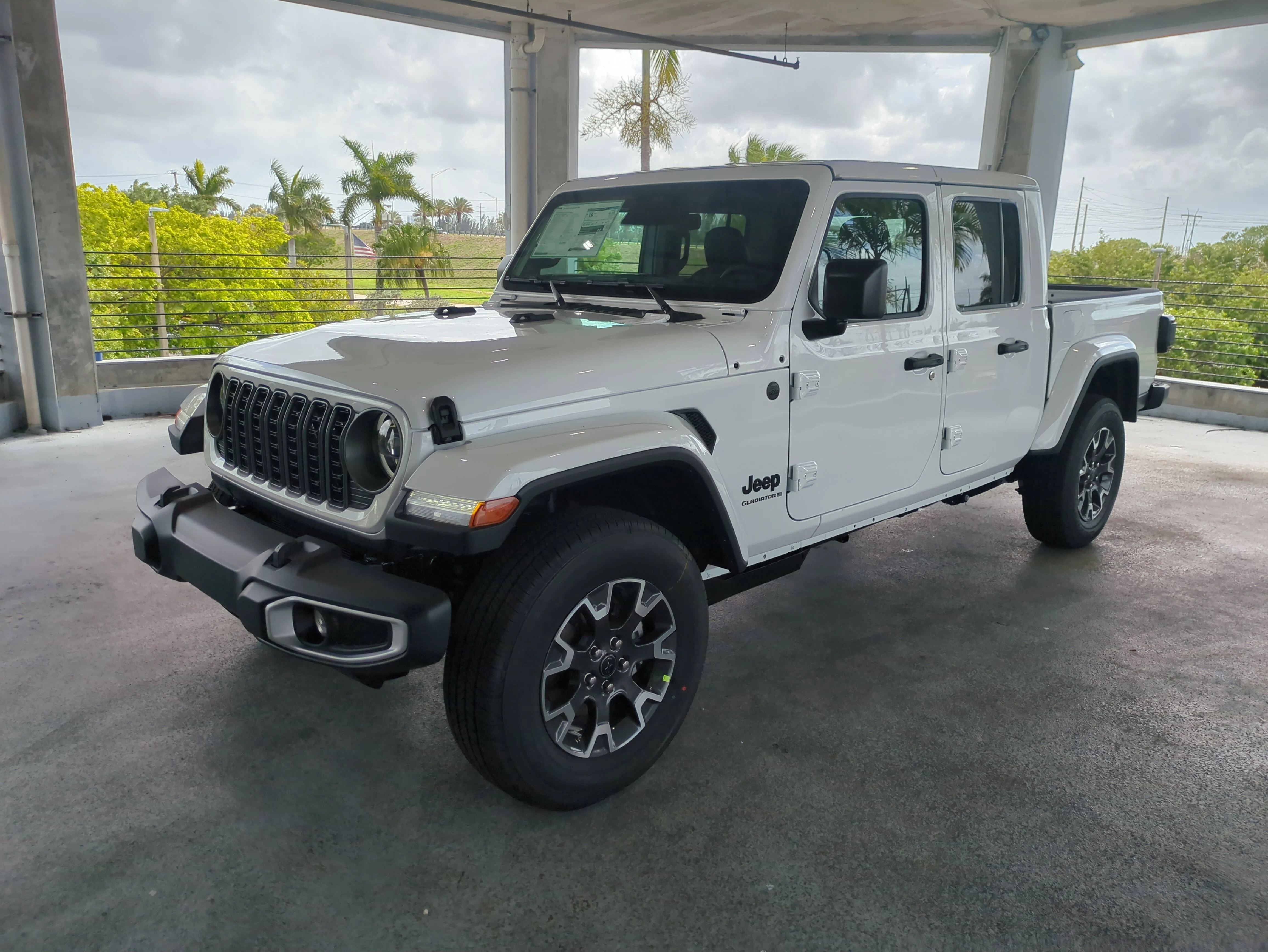 New 2026 Bright White Clear-Coat Exterior Paint Jeep Sahara image 8