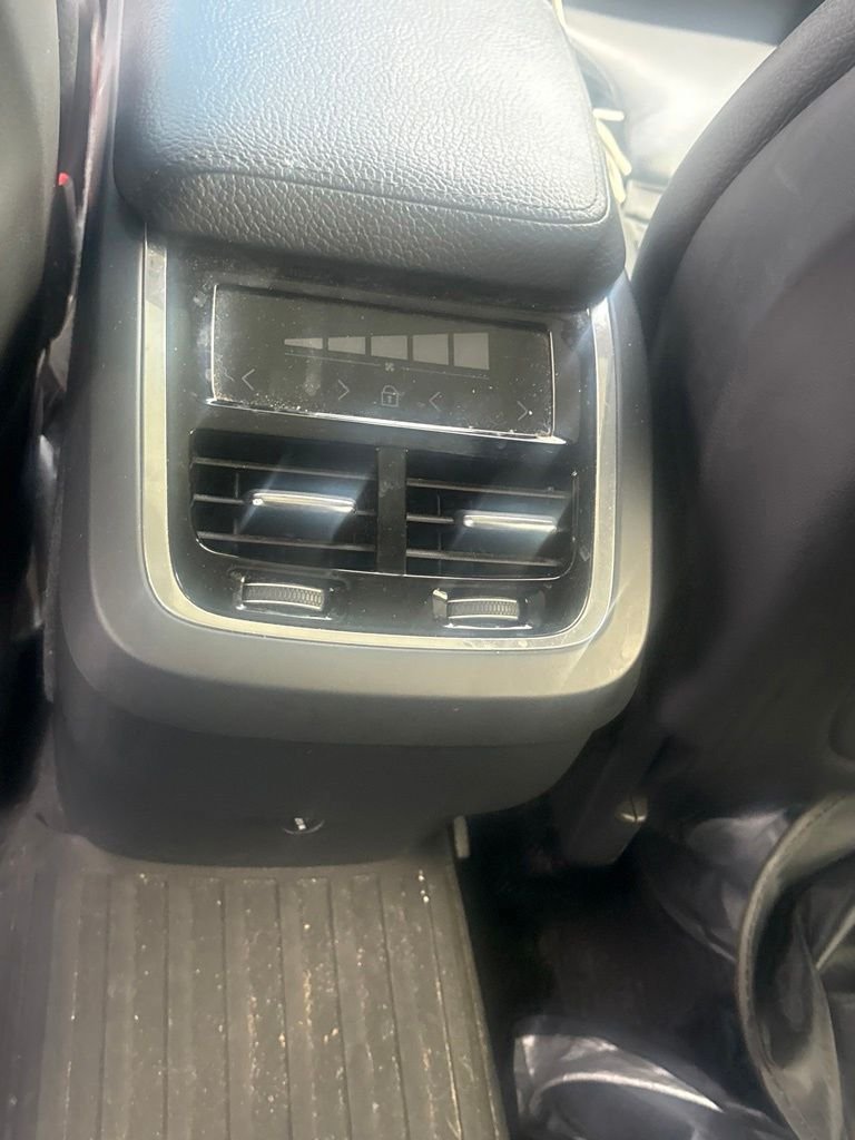 Used 2019 Green Volvo T5 Inscription image 10