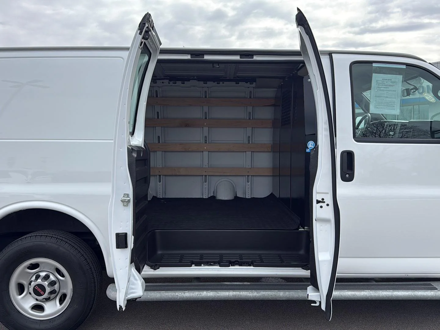 2024 GMC Savana Cargo Work Van - Photo 9