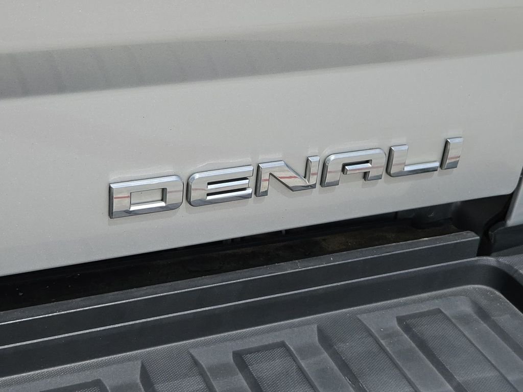 Used 2018 Silver GMC Denali image 45