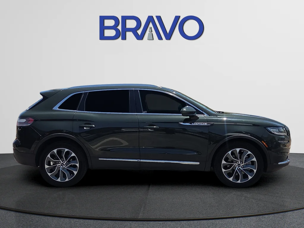 Used 2022 Green Lincoln Reserve image 5