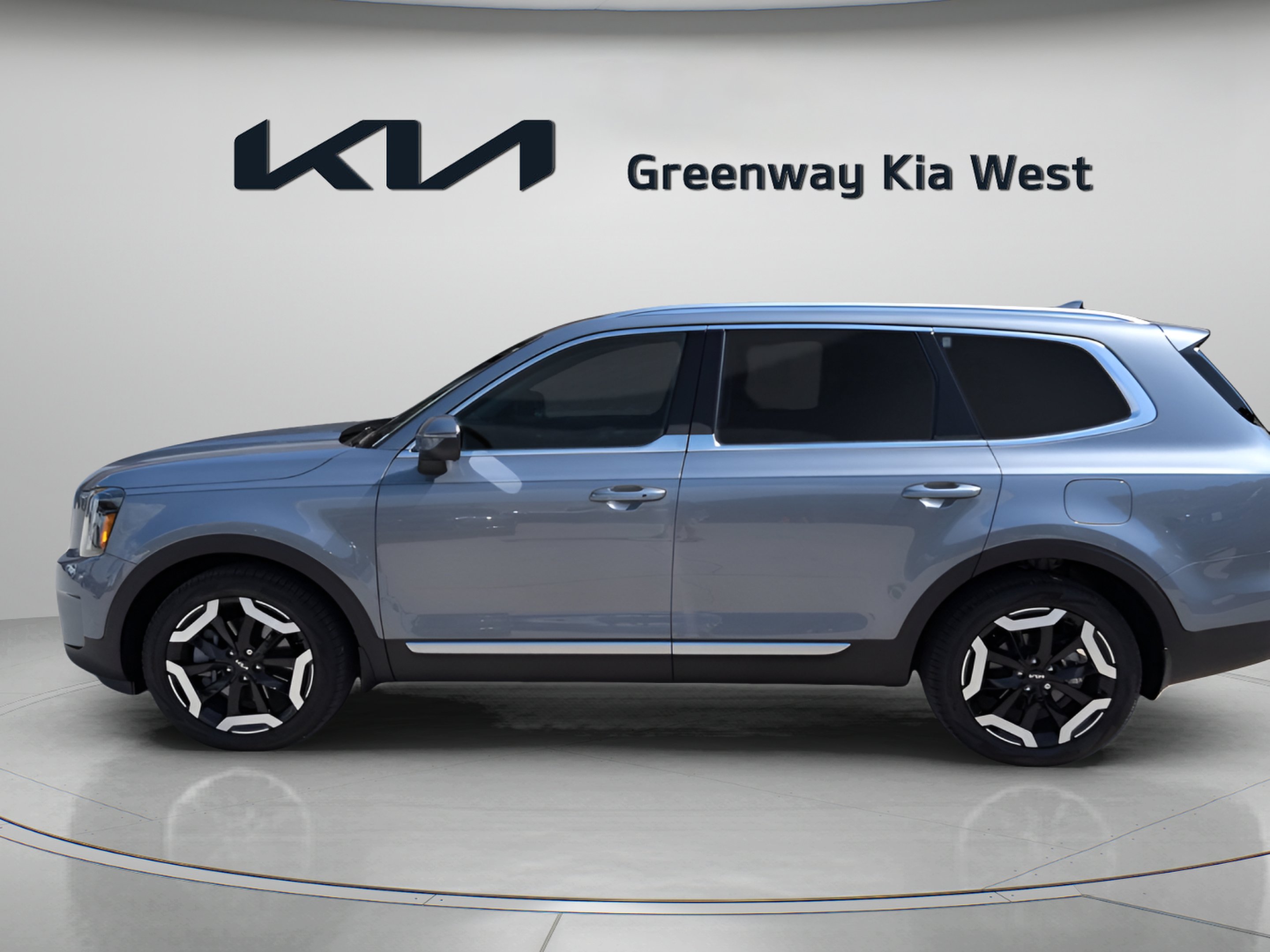 Certified Used 2025 Everlasting Silver Kia EX image 5