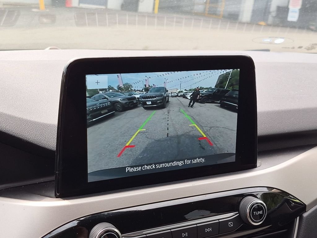 Used 2020 Green Ford SE image 17