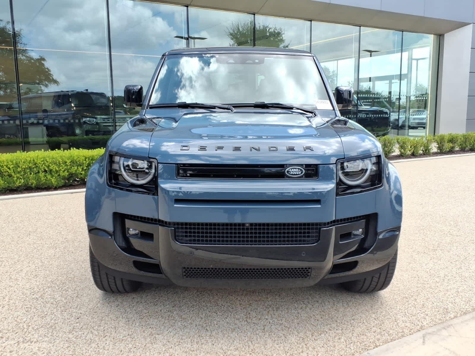 New 2026 Tasman Blue Land Rover X-Dynamic SE image 2