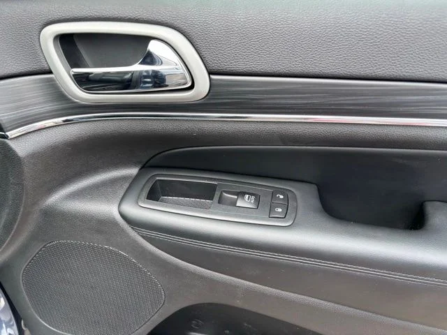 Used 2020 Blue Jeep Limited image 24