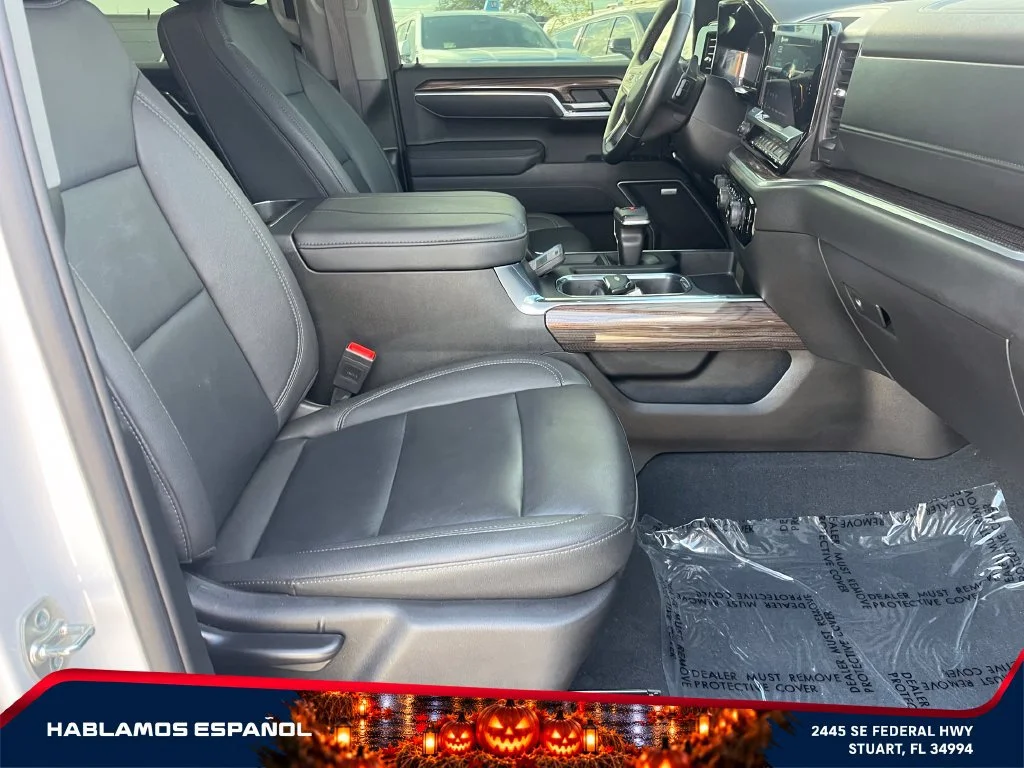 Used 2025 Summit White Chevrolet RST image 19