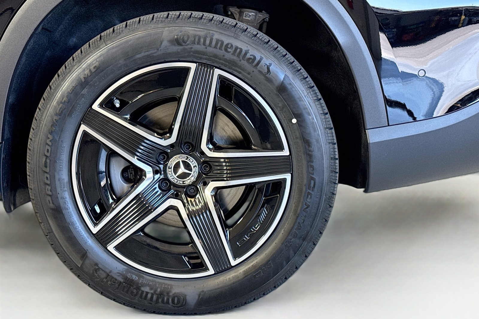 New 2026 Black Mercedes-Benz GLC 300 image 29