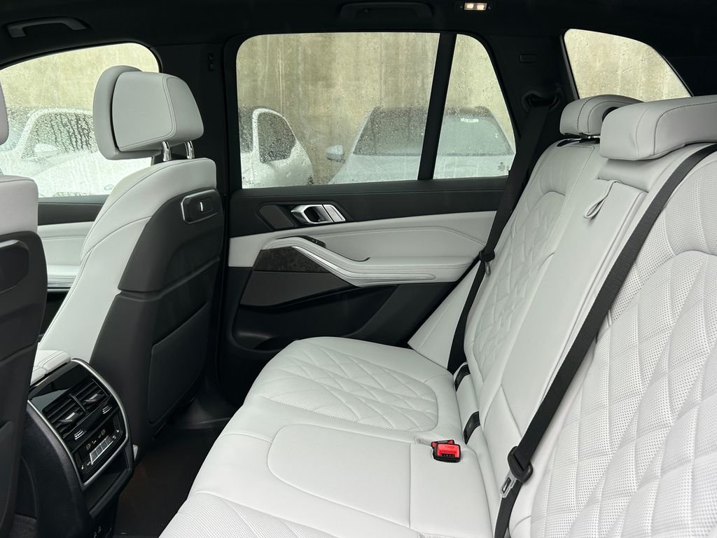 New 2026 Tanzanite Blue II Metallic BMW xDrive40i image 30