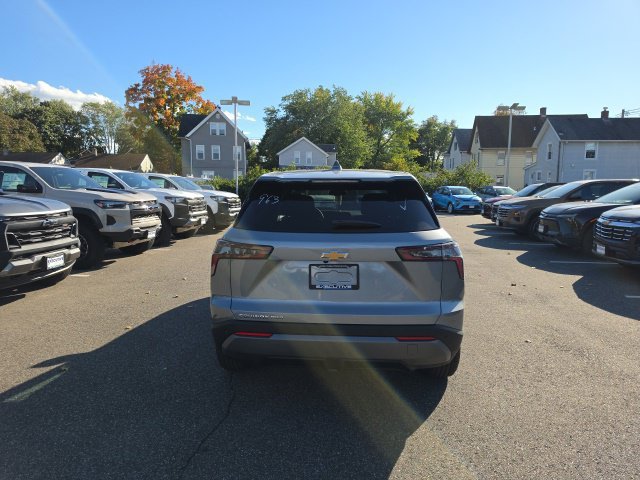 2027 Chevrolet Equinox LT - Photo 6