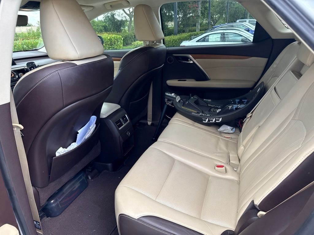 Used 2017  Lexus  image 9
