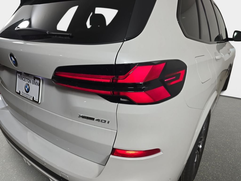 New 2026 Mineral White Metallic BMW xDrive40i image 35