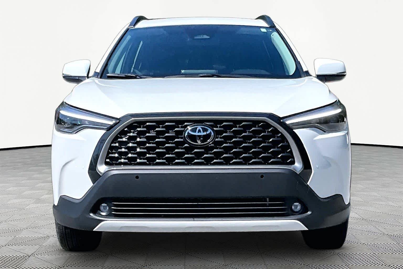 Used 2023 Wind Chill Pearl Toyota XLE image 4