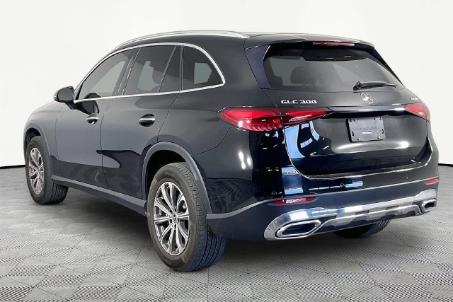 Used 2023  Mercedes-Benz GLC 300 image 3