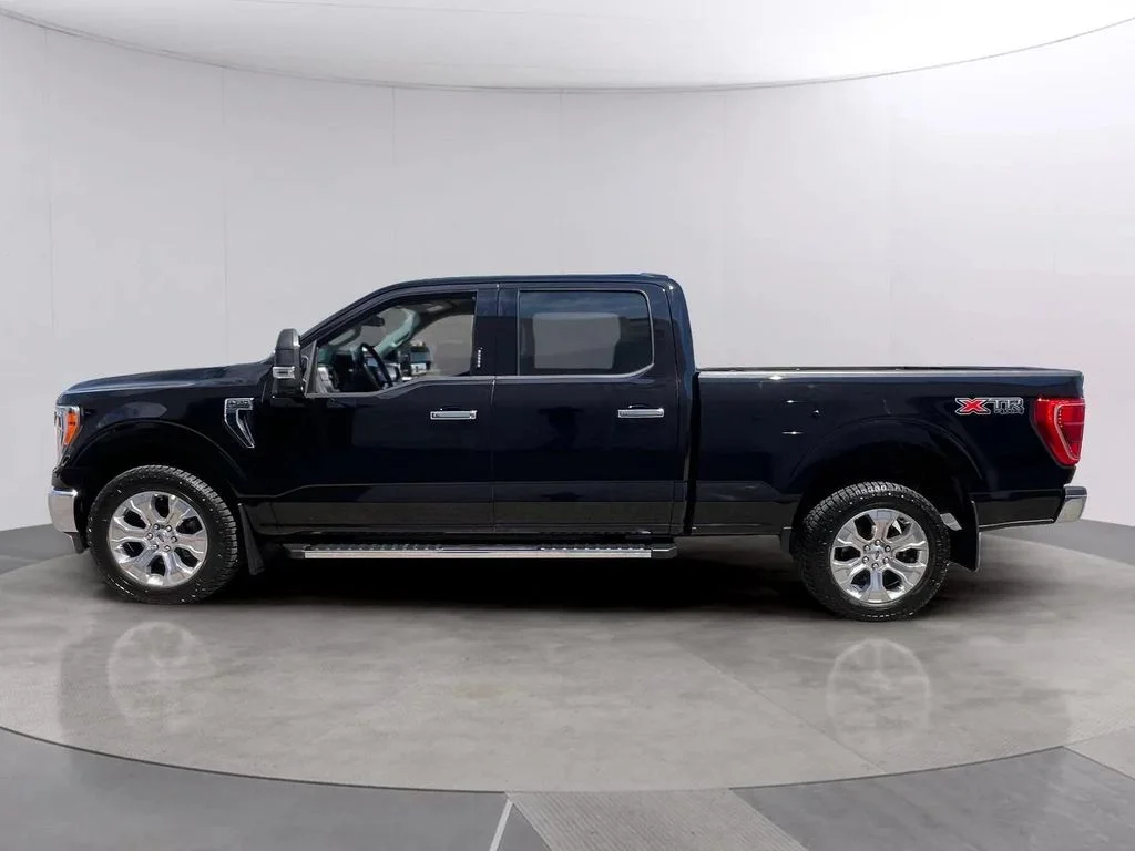 Used 2021 Agate Black Metallic Ford XLT image 3