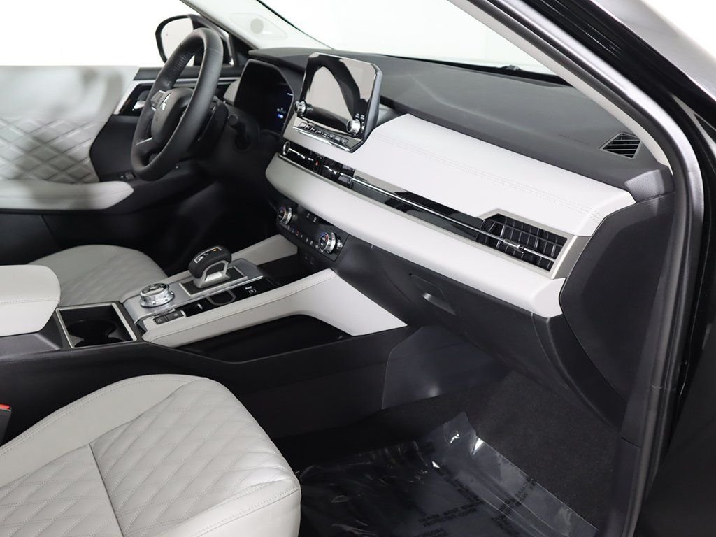 2025 Mitsubishi Outlander Plug-in Hybrid Platinum Edition - Photo 30