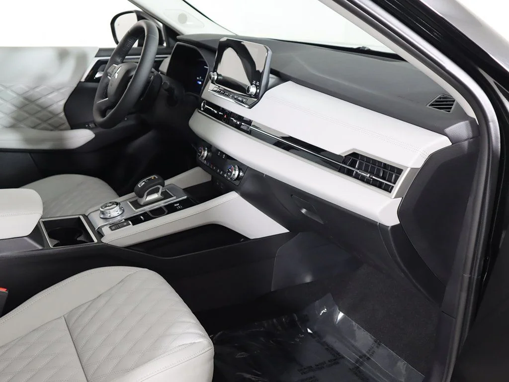 2025 Mitsubishi Outlander Plug-in Hybrid Platinum Edition - Photo 30