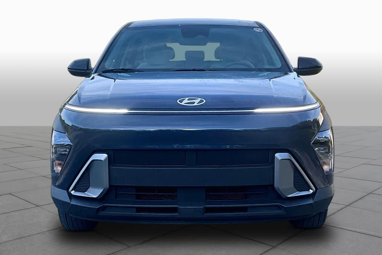 Used 2025 Denim Blue Hyundai SE image 4