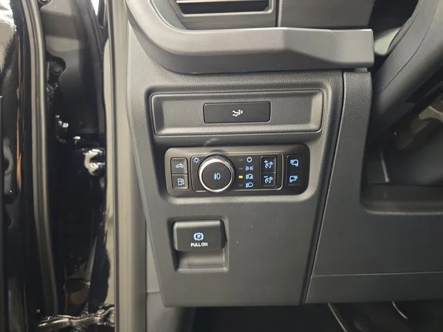 New 2026 Agate Black Metallic Ford XLT image 39