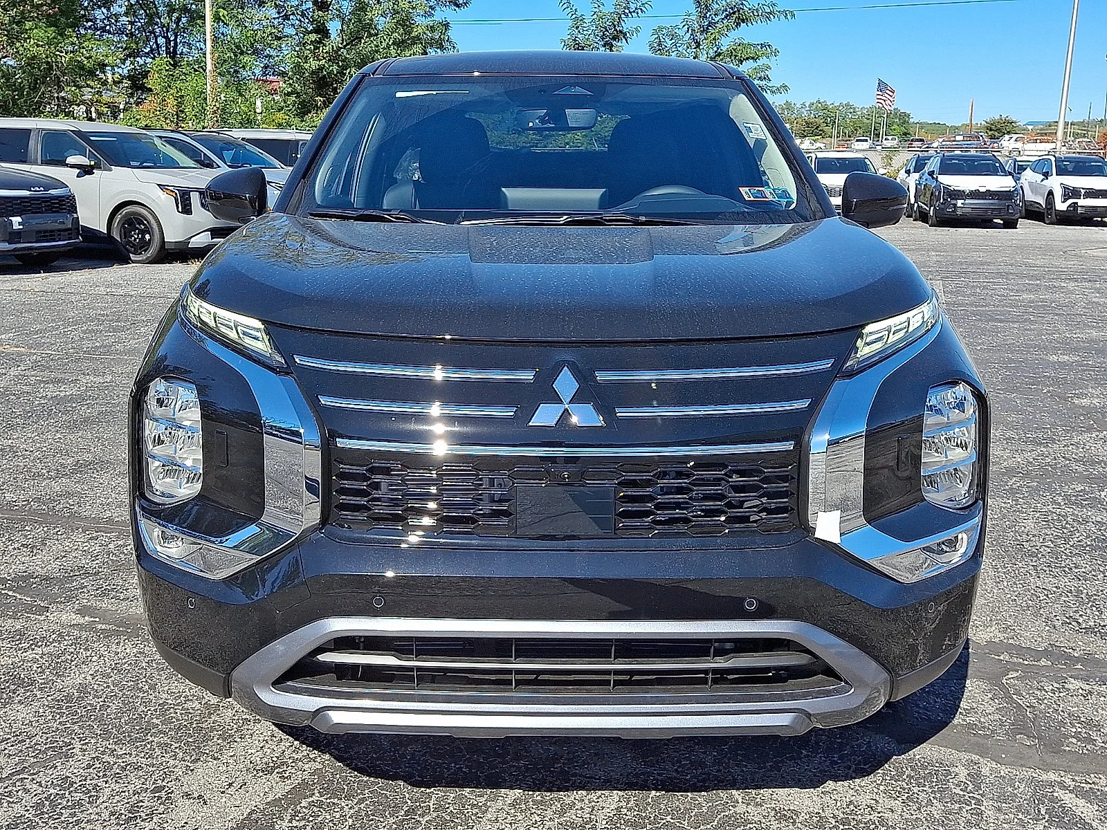New 2026 Black Mitsubishi SE image 3