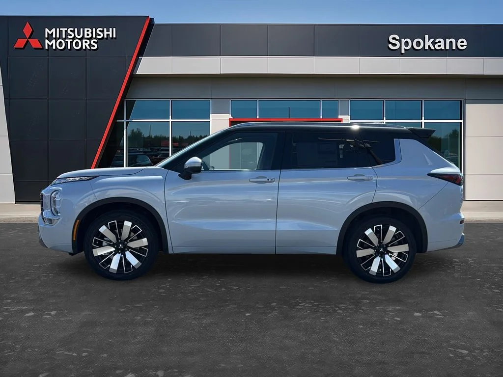New 2026 White Diamond Mitsubishi SEL image 4
