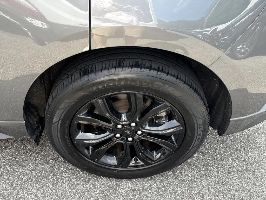 Used 2023 Gray Ford SE image 11