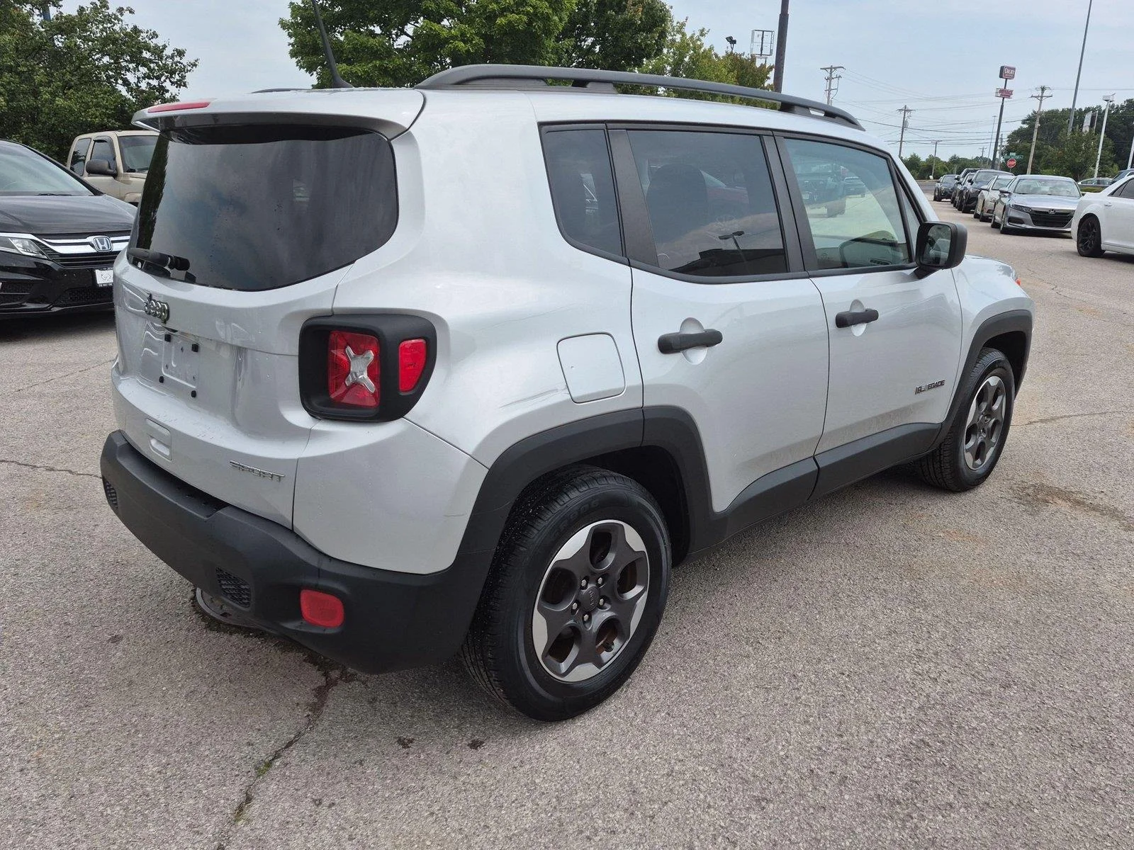 Used 2018 Glacier Metallic Jeep Sport image 5