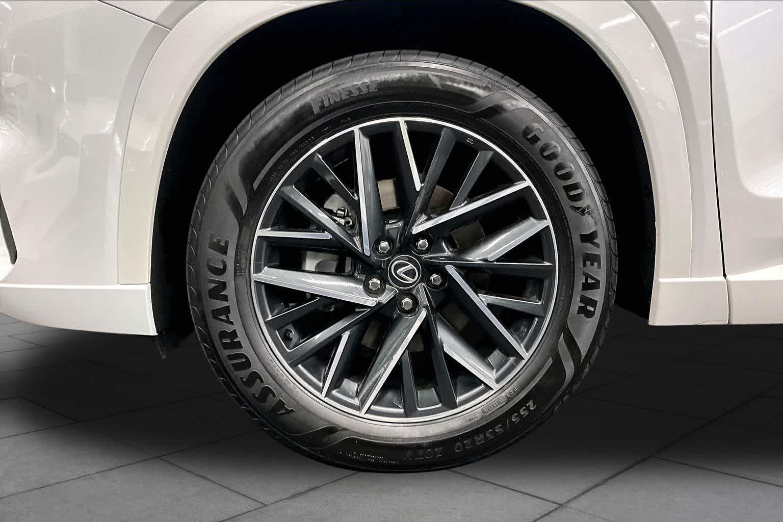 Certified Used 2024 Wind Chill Pearl Lexus Premium image 10