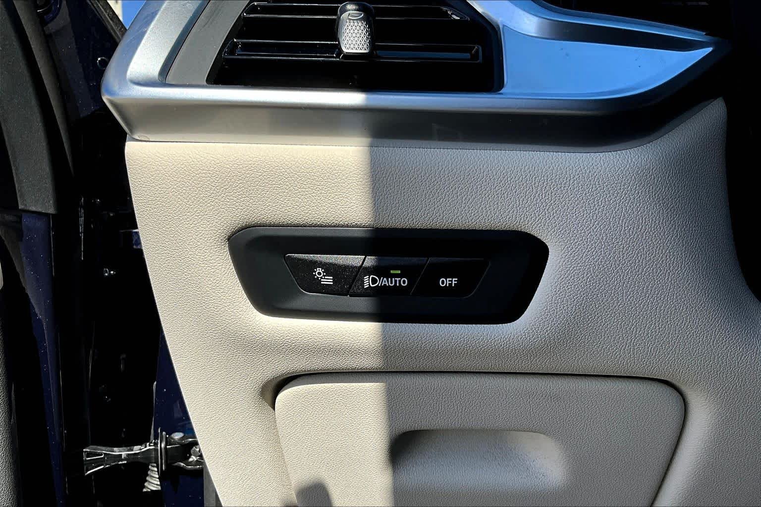 Used 2026 Tanzanite Blue II Metallic BMW sDrive40i image 33