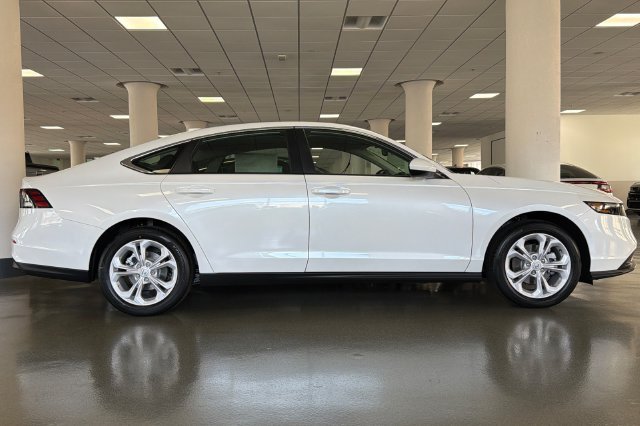 New 2026 Platinum White Pearl Honda LX image 3