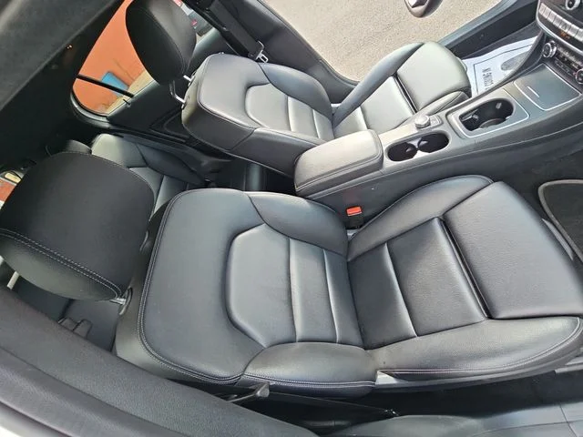 Used 2019 White Mercedes-Benz GLA 250 image 31