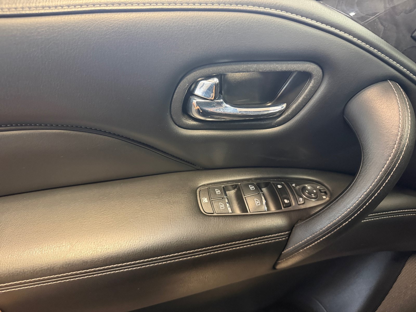Used 2022 Hermosa Blue INFINITI LUXE image 17