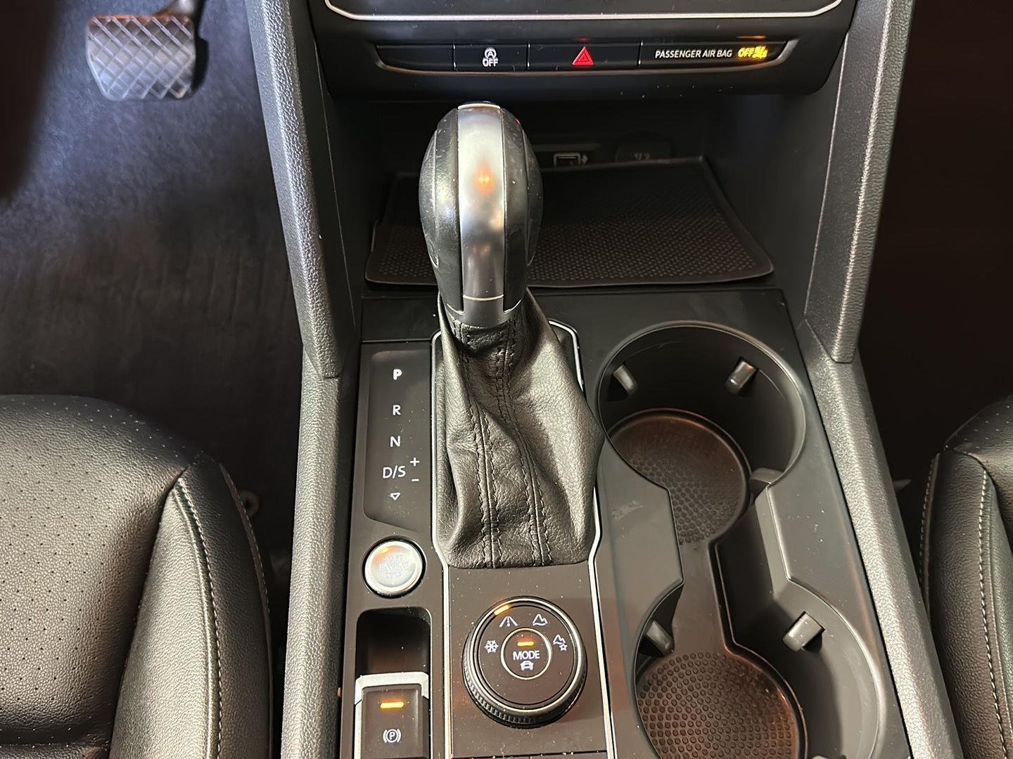 Used 2019 Platinum Gray Metallic Volkswagen 3.6L V6 SE image 20