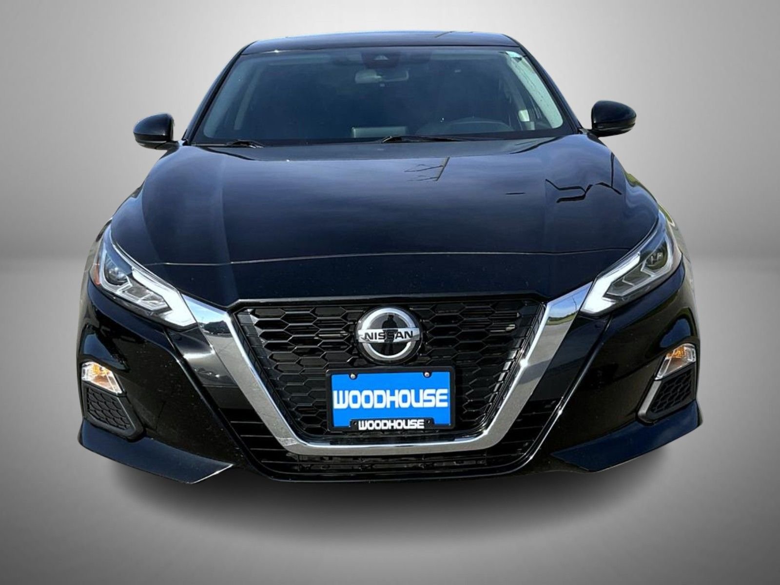 Used 2022 Black Nissan 2.5 SV image 2
