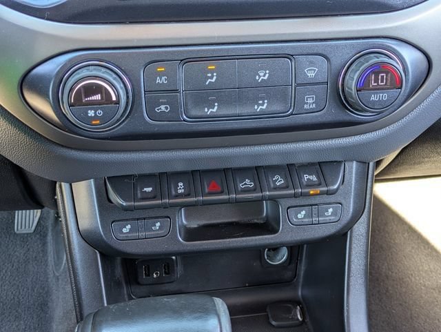Used 2019 Black Chevrolet Z71 image 23