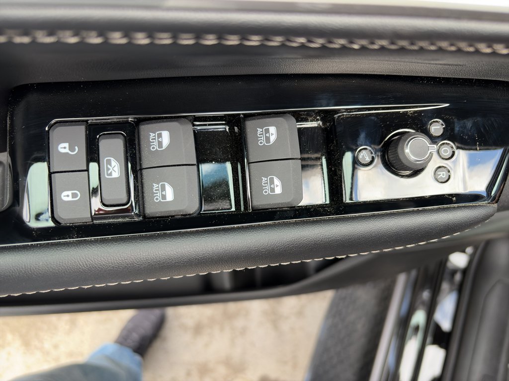 New 2026 High Gloss Black Exterior Paint Jeep Base image 23