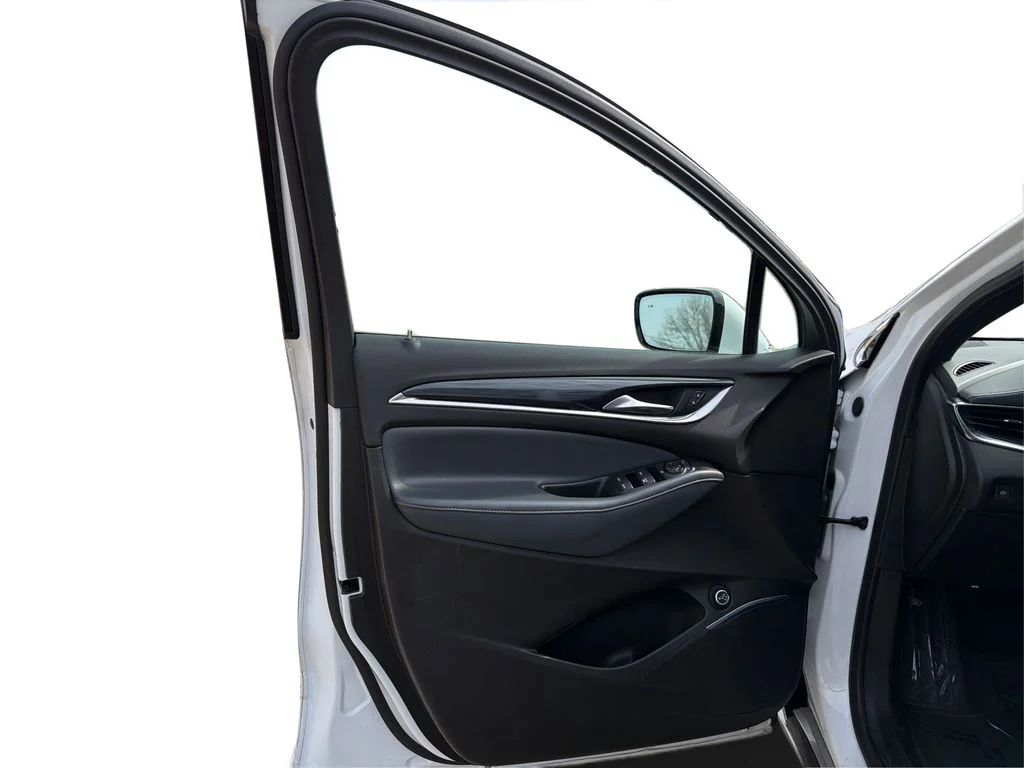 Used 2022 White Buick Essence image 19