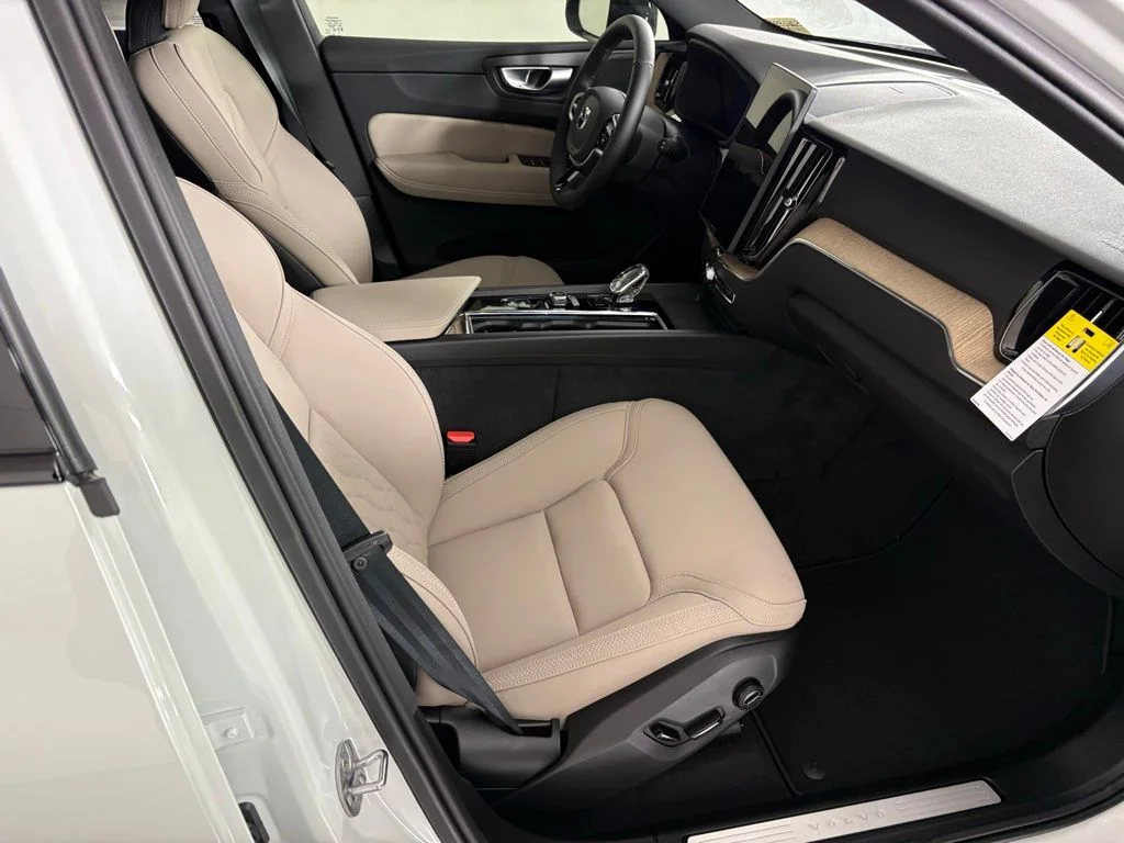 2026 Volvo XC60 Plus - Photo 45