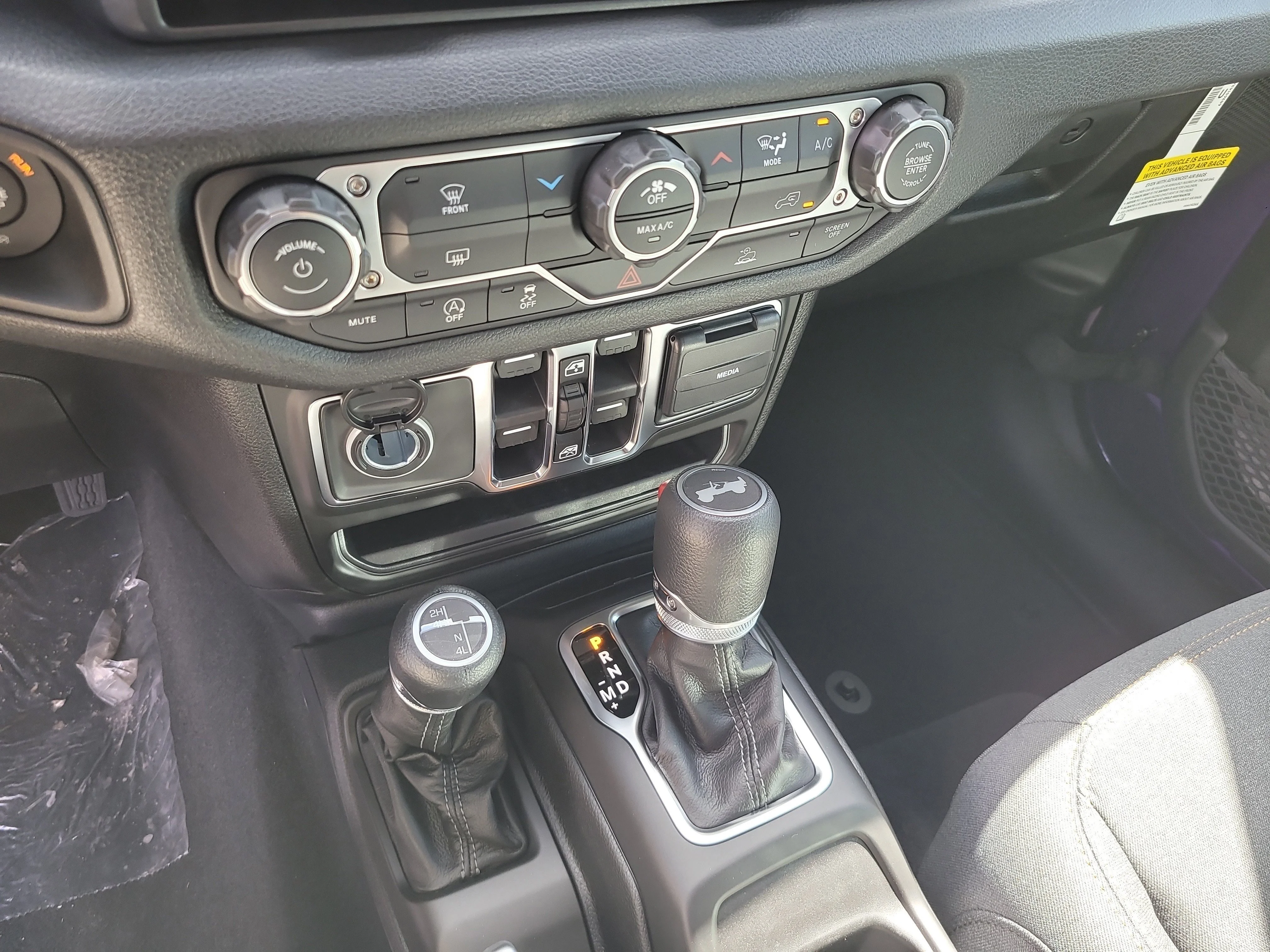 New 2026 Reign Jeep Sport image 18