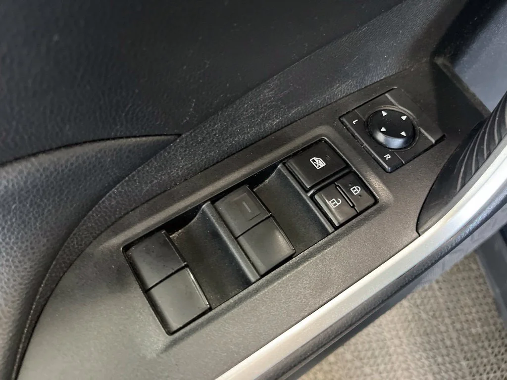 Used 2021  Toyota XLE image 4