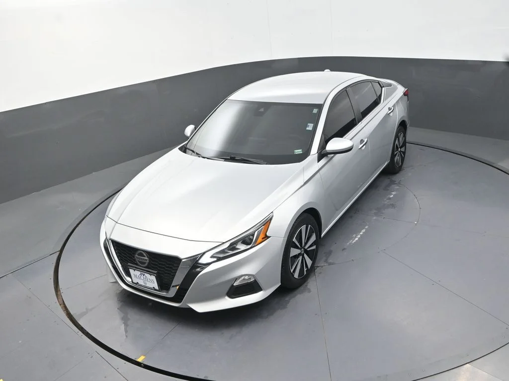 Used 2022 Silver Nissan 2.5 SV image 15