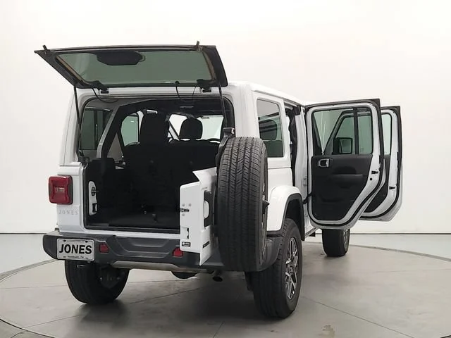 Used 2025 Bright White Cl Jeep Sahara image 14