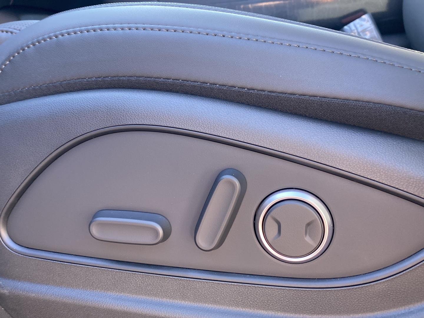 New 2027 Creamy White Pearl Hyundai SEL 7P image 11
