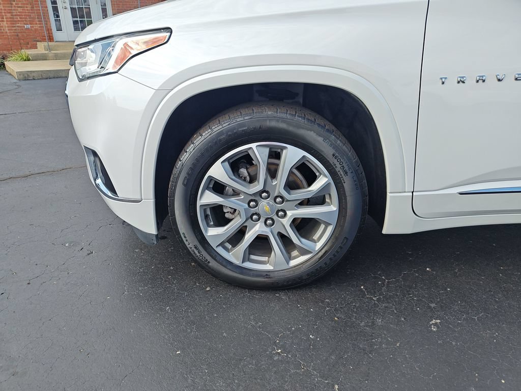 Used 2020 IRIDESCENT PEARL TRICOAT Chevrolet Premier image 10